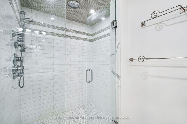 106 Cumming Crt, House other with 4 bedrooms, 3 bathrooms and 4 parking in Ancaster ON | Image 29
