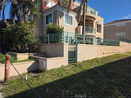 apt-112-5142 Warner Ave, Huntington Beach, CA, 92649-4044 | Card Image