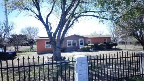 750 High Rd, Kyle, TX, 78640-4787 | Card Image