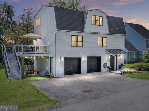 8111 Dogwood Rd, SPARROWS POINT, MD, 21219-2305 | Card Image