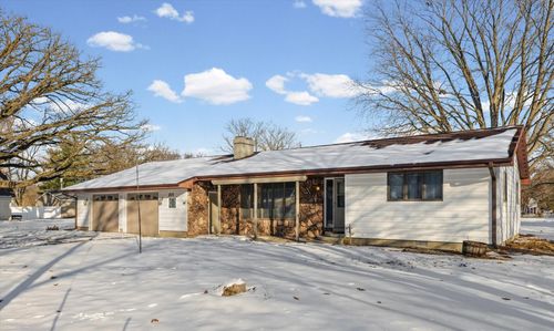 211 N Center St, Melvin, IL, 60952-4126 | Card Image