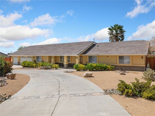 16992 Joshua Rd, Apple Valley, CA, 92307-1157 | Card Image