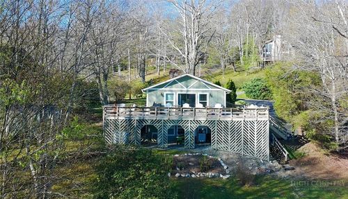 924 Balsam Dr, Newland, NC, 28657-8804 | Card Image