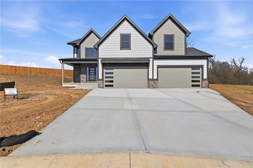 7901 Se Hoot Owl St, Blue Springs, MO, 64014-2242 | Card Image