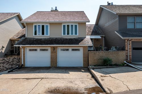 535 Marilyn Dr, Mandan, ND, 58554-2370 | Card Image