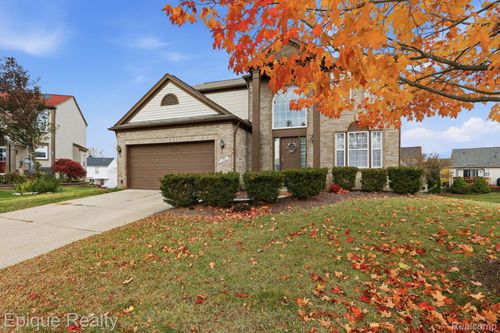 755 Lacosta Ct, Pontiac, MI, 48340-1351 | Card Image