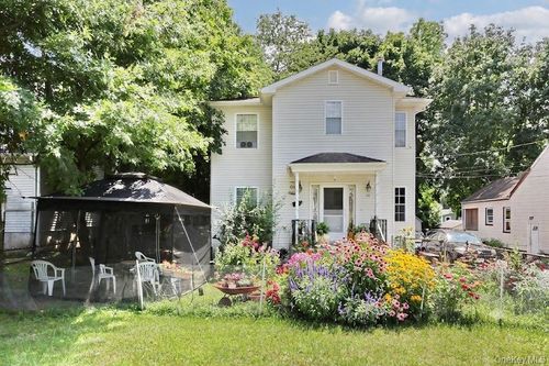 18 Orchard St, Spring Valley, NY, 10977-3627 | Card Image