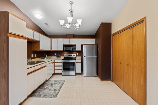 UNIT-9 - 6410 Creekside Dr Ne, Condo with 2 bedrooms, 1 bathrooms and null parking in Cedar Rapids IA | Image 7