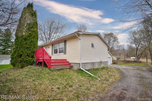 10304 Nichols Rd, Montrose, MI, 48457-9174 | Card Image