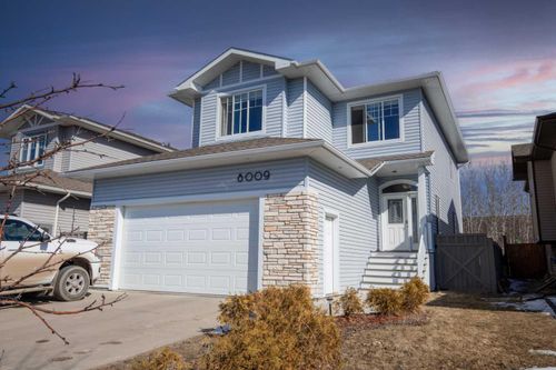 8009 112 Street, Home with 4 bedrooms, 3 bathrooms and 4 parking in Grande Prairie AB | Card Image