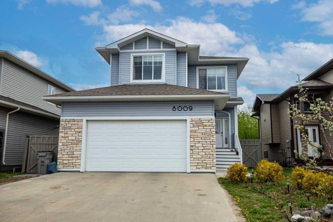 8009 112 Street, Home with 4 bedrooms, 3 bathrooms and 4 parking in Grande Prairie AB | Image 1