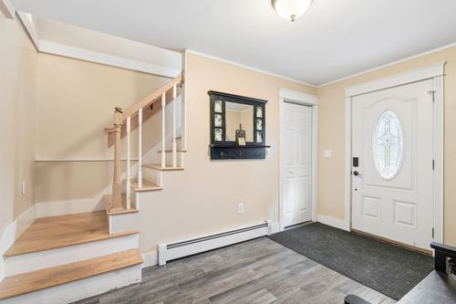 19 Davry Way, Woodstock, VT, 05091-3371 | Card Image