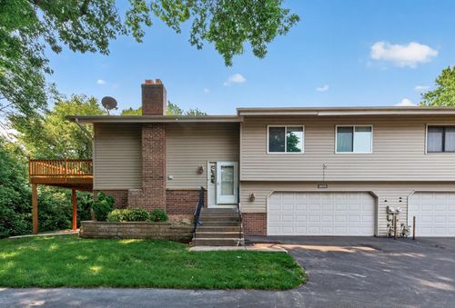 3575 York Dr, Woodbury, MN, 55125-2447 | Card Image