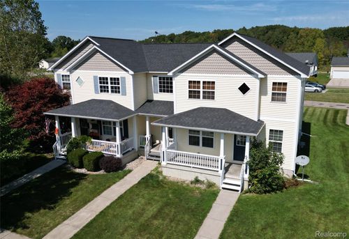 32-4489 Home Town Dr, Flint, MI, 48506-4531 | Card Image