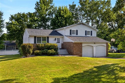 89 Staglen Dr, Henrietta, NY, 14467-9011 | Card Image