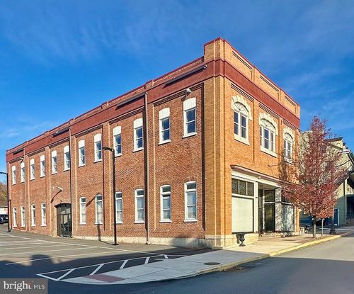 27 S Reading Ave, BOYERTOWN, PA, 19512-1437 | Card Image
