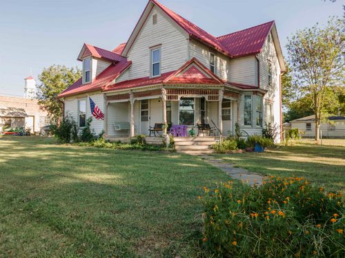141 W Washington St, Howard, KS, 67349-4930 | Card Image