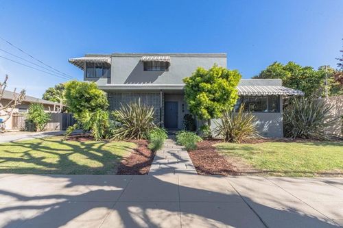 813 Pajaro St, Salinas, CA, 93901-3218 | Card Image