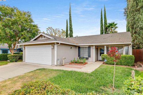 7600 Antelope Hills Dr, Antelope, CA, 95843-2451 | Card Image