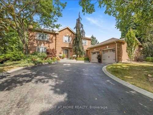 208 Burton Grove, King City, ON, L7B1C7 | Card Image