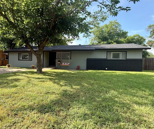 1323 Morado St, House other with 4 bedrooms, 3 bathrooms and null parking in Graham TX | Image 39