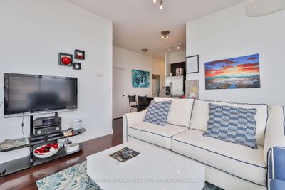 PH-201 - 8 Scollard St, Condo with 2 bedrooms, 2 bathrooms and 1 parking in Toronto ON | Image 2