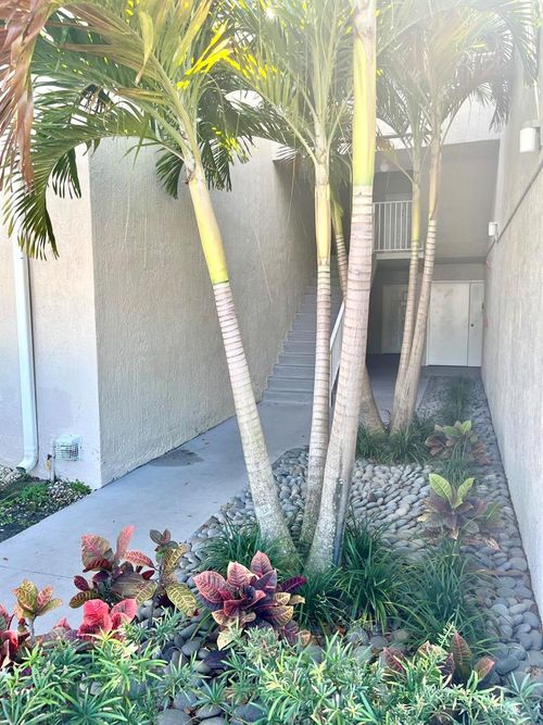 203-2820 N Oakland Forest Dr, Oakland Park, FL, 33309-7613 | Card Image