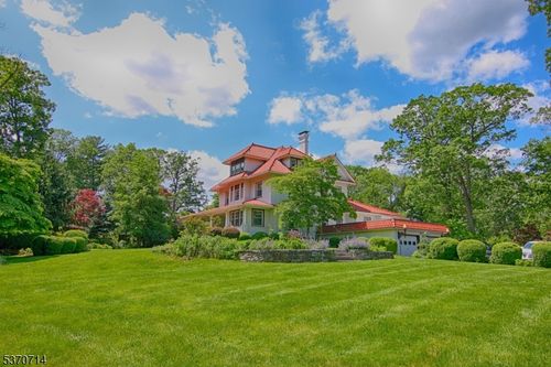 44 Manor Dr, Basking Ridge, NJ, 07920-2217 | Card Image