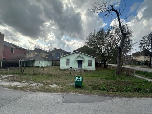 2543 Bevis St, Houston, TX, 77008-1847 | Card Image