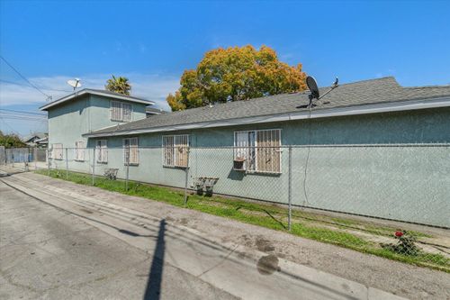 1523 E 85th St, Los Angeles, CA, 90001-3913 | Card Image