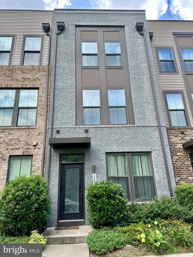 22370 Lucas Ter, Townhouse with 3 bedrooms, 4 bathrooms and null parking in ASHBURN VA | Image 59