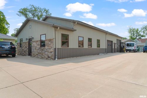 2119 Washington Rd, Washington, IL, 61571-1904 | Card Image