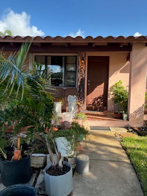 617 Ne 8th Ave, Boynton Beach, FL, 33435-3205 | Card Image