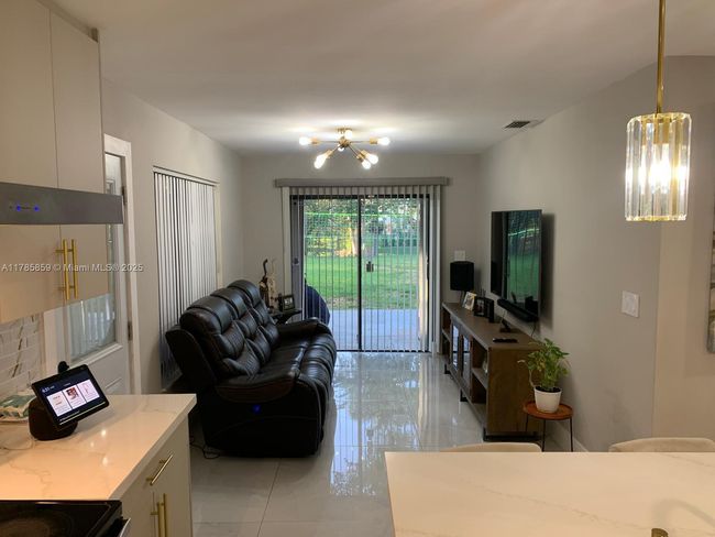 8271 - 8271 Sw 39 Th Ct, House other with 3 bedrooms, 2 bathrooms and null parking in Davie FL | Image 13
