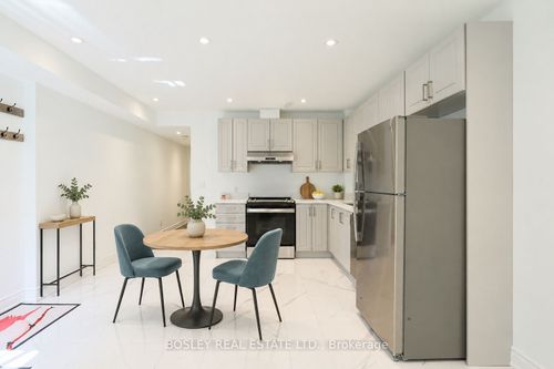 lower-9 Queen Victoria St, Toronto, ON, M4J1E8 | Card Image