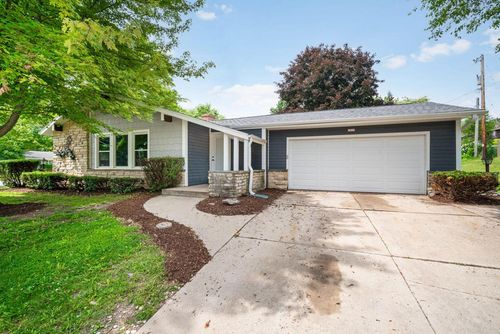 1816 Sylvan Way, West Bend, WI, 53095-5028 | Card Image