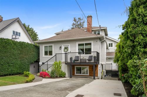 1360 Mcnair St, Victoria, BC, V8T2S3 | Card Image