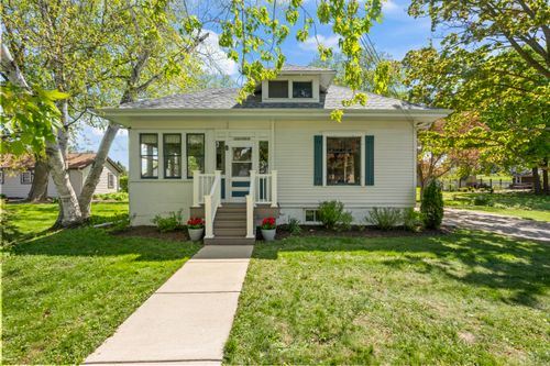 W282N6836 Main St, Merton, WI, 53056-9810 | Card Image