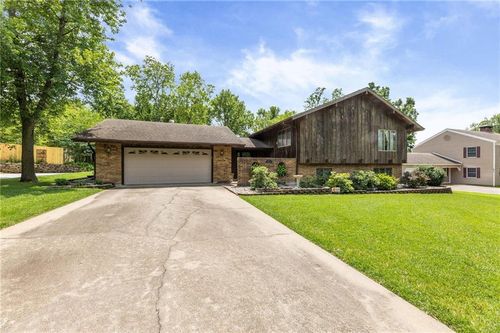 21 W Edwards St, Iola, KS, 66749-1801 | Card Image