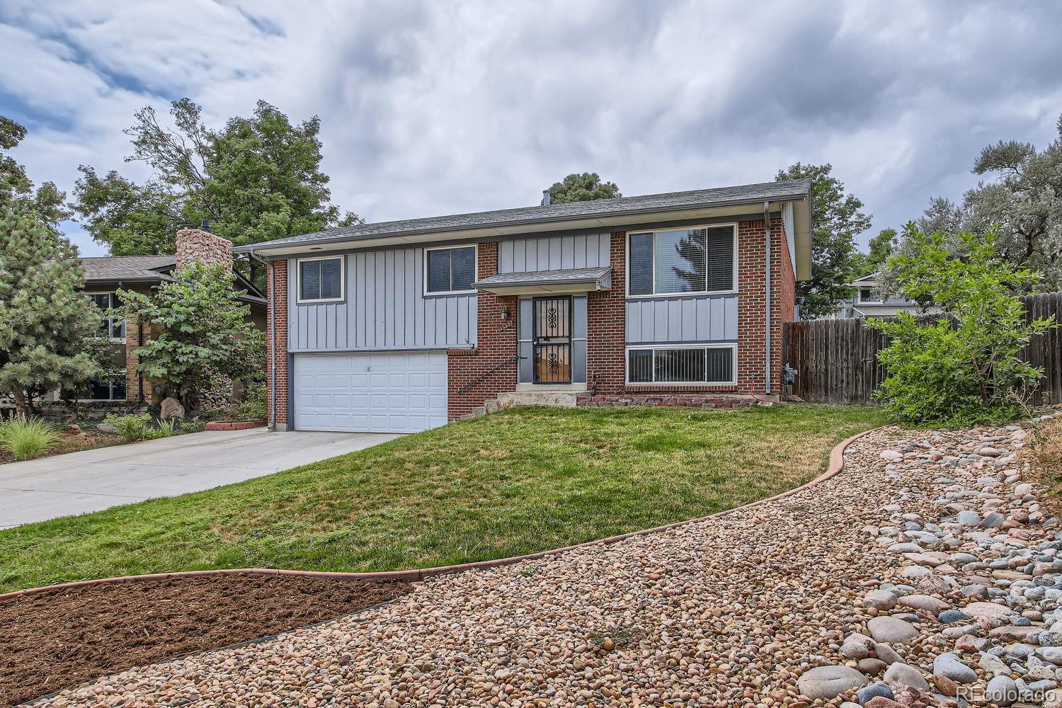 Asbury Pl, Lakewood, CO 80228
