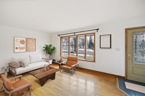 303 Roma Ave, Roseville, MN, 55113-6723 | Card Image