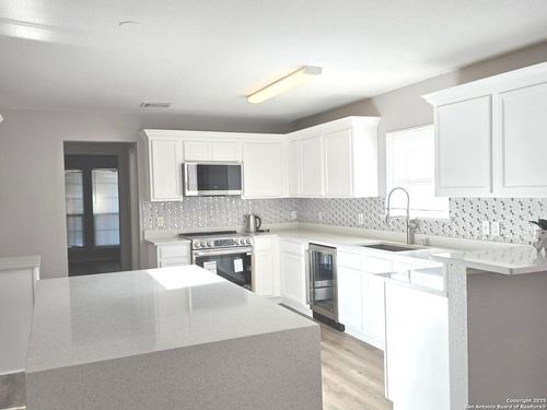 236 Longhorn Way, Cibolo, TX, 78108-3740 | Card Image
