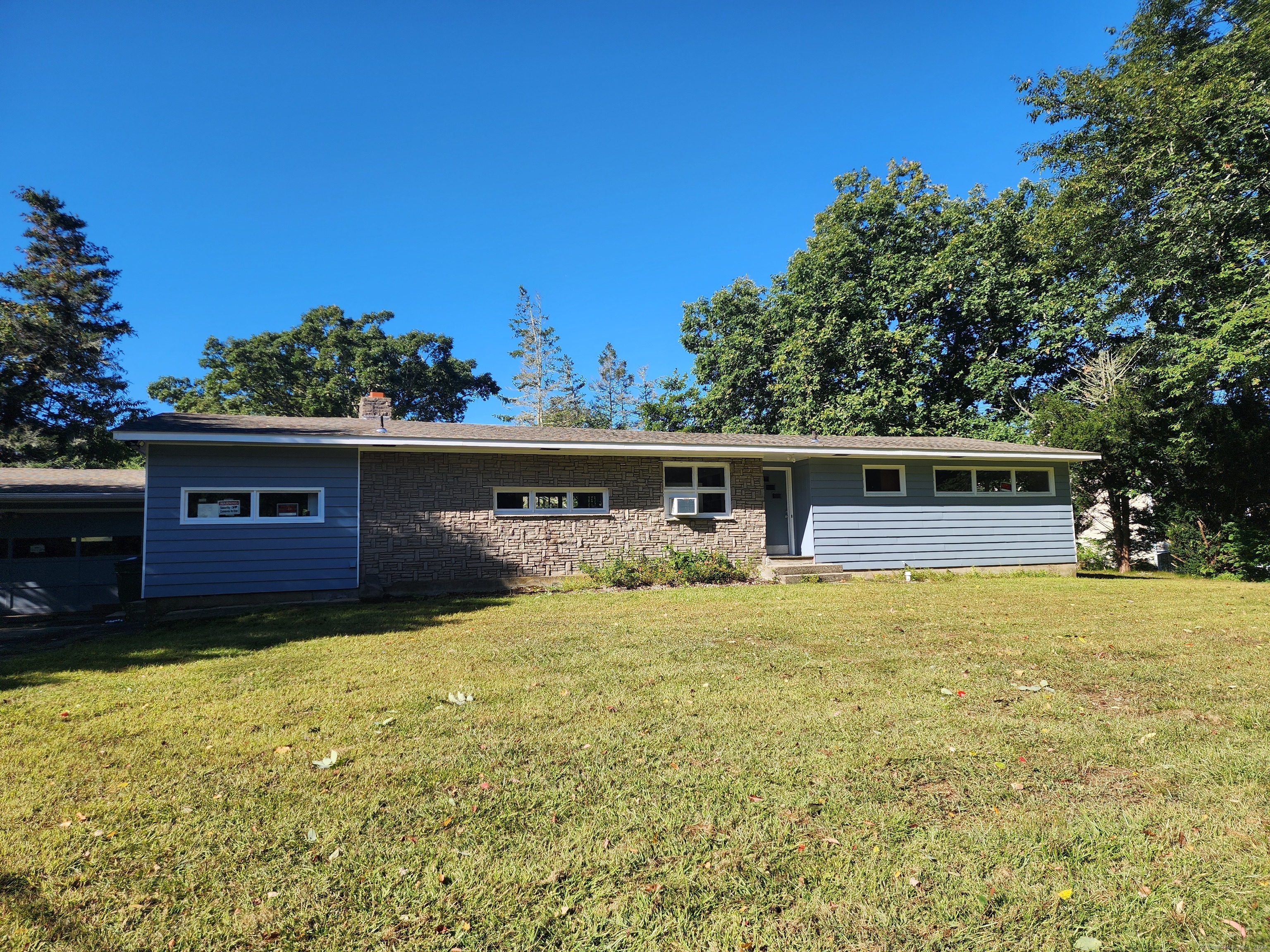 Palmer St, Uncasville, CT 06382