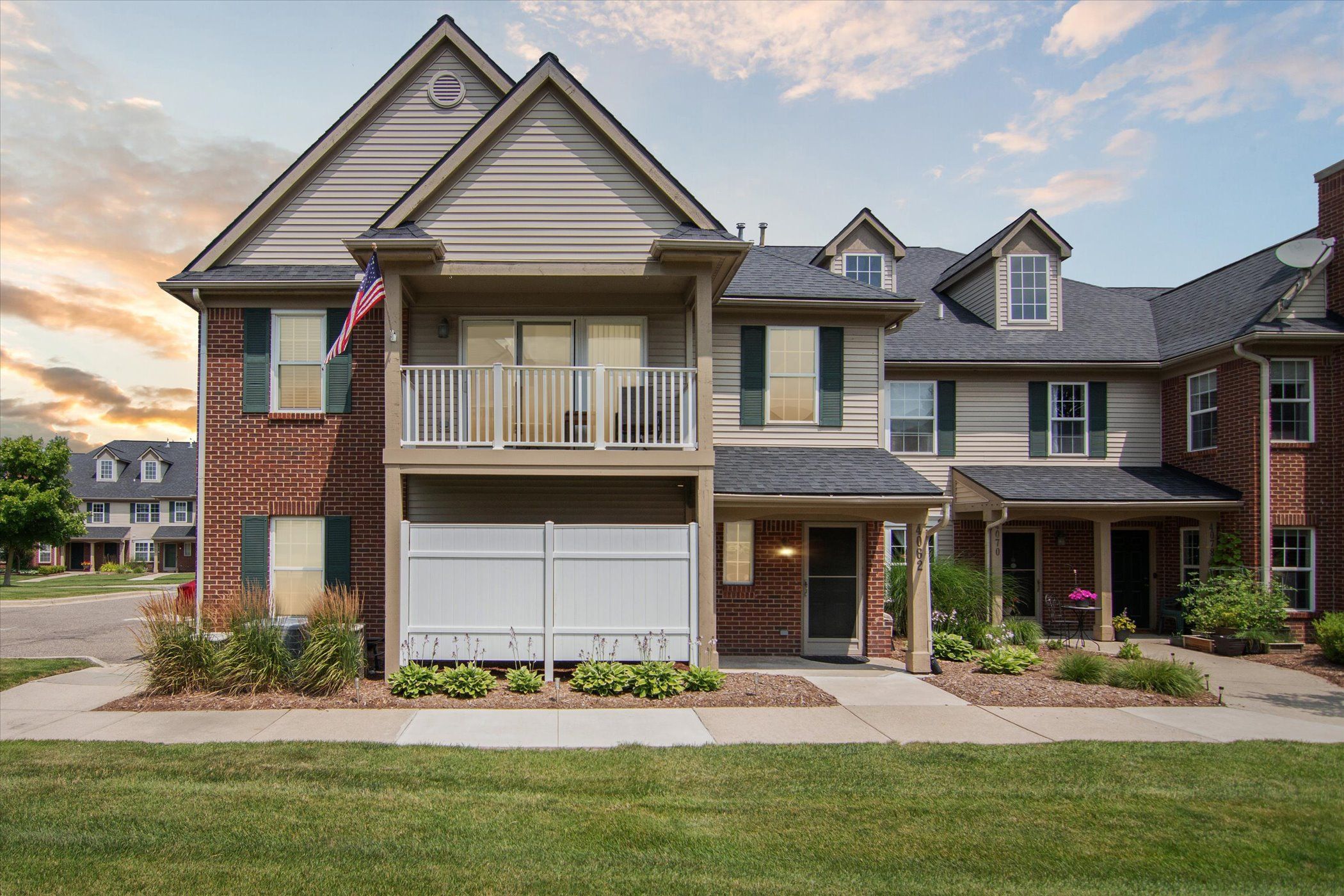 Hampton Ridge Blvd, Howell, MI 48843