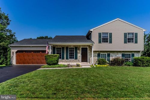 335 Lamp Post Ln, Etters, PA, 17319-8941 | Card Image