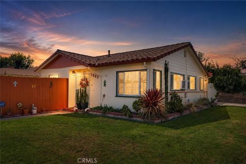 1802 E 53rd St, Long Beach, CA, 90805-6216 | Card Image
