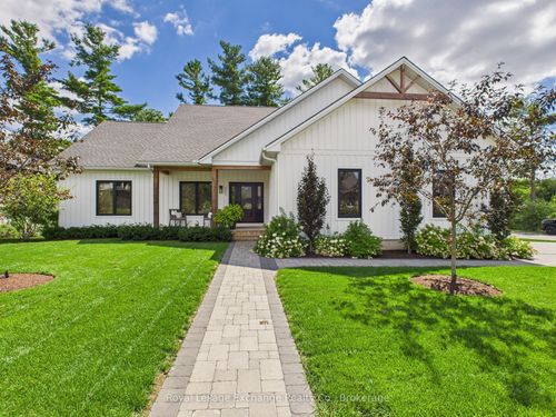 872 16th St, Hanover, ON, N4N0B7 | Card Image