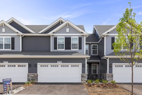 1733 Stable Ln, Aurora, IL, 60503-8504 | Card Image