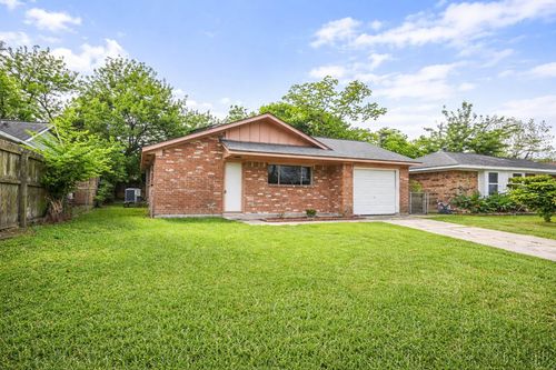 4902 Scott Reef Drive, Bacliff, TX, 77518 | Card Image