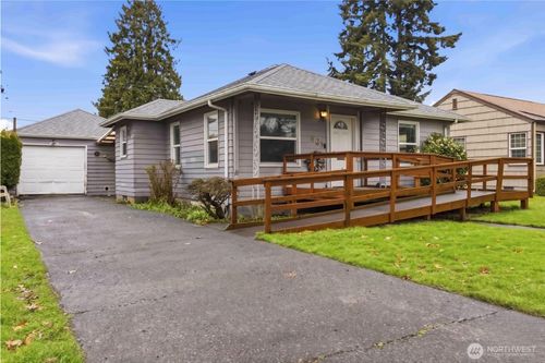 463 26th Ave, Longview, WA, 98632-1325 | Card Image